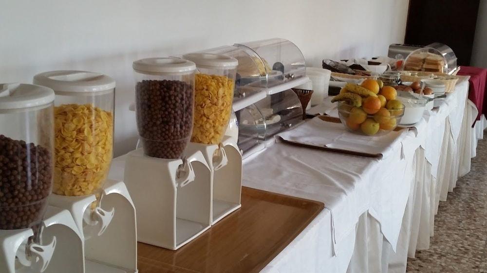 Marion Hotel Polis Bagian luar foto