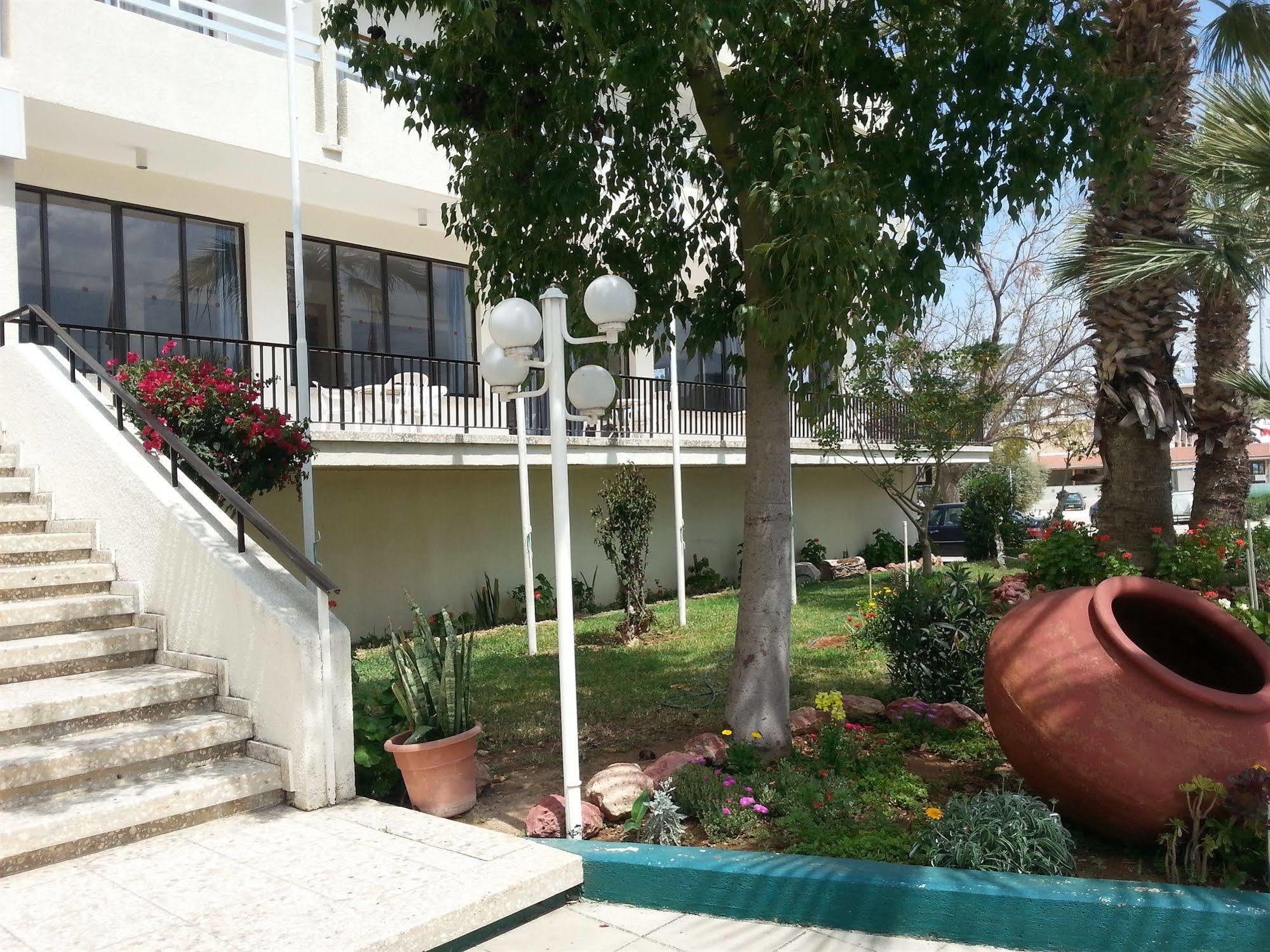 Marion Hotel Polis Bagian luar foto